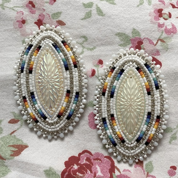 Gorgeous Indigenous made beaded auntie earrings 💛 ❤️ 🖤 - Picture 3 of 6